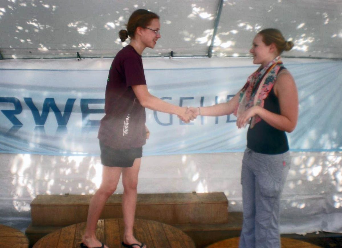 Internationales Schwimmfest Neheim, Bronze für Franziska Geise (rechts), Foto: unbekannt