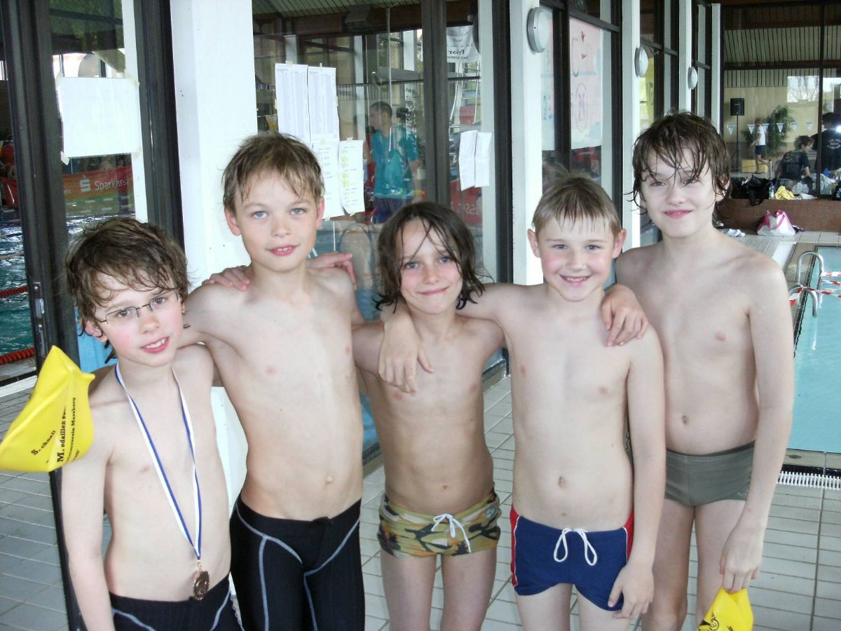 Jeder Start eine neue Bestzeit, dieses Motto gilt für die Schwimmer der Jungenmannschaft des SV Marsberg, von links: Kai Boie, Max Schack, Leon Reiser, Tim Schamber und Niklas Hoppe. Foto: SV Marsberg