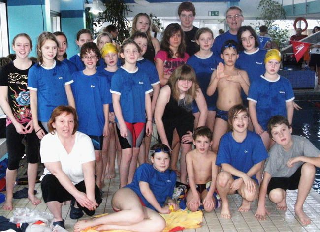 Die Mannschaft des SV Marsberg beim Neujahrsschwimmfest in Meschede (es fehlen Malina Schmidt und Katrin Linden)