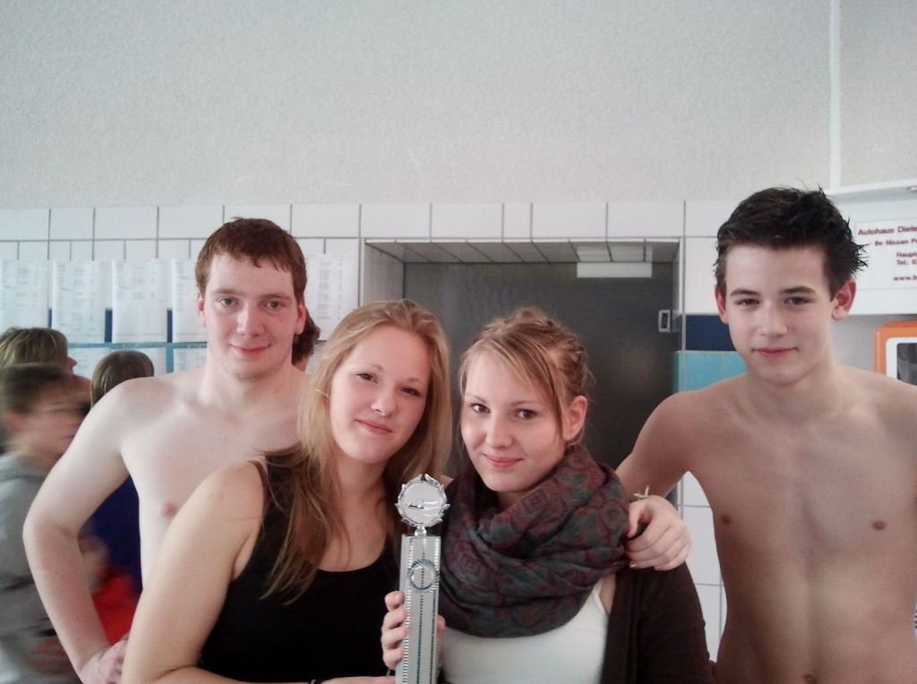 Die erfolgreiche 4x50 Freistilstaffel mixed (von li. Andreas Becker, Franziska Geise, Monique Giller und Fritz Schack), Foto: unbekannt