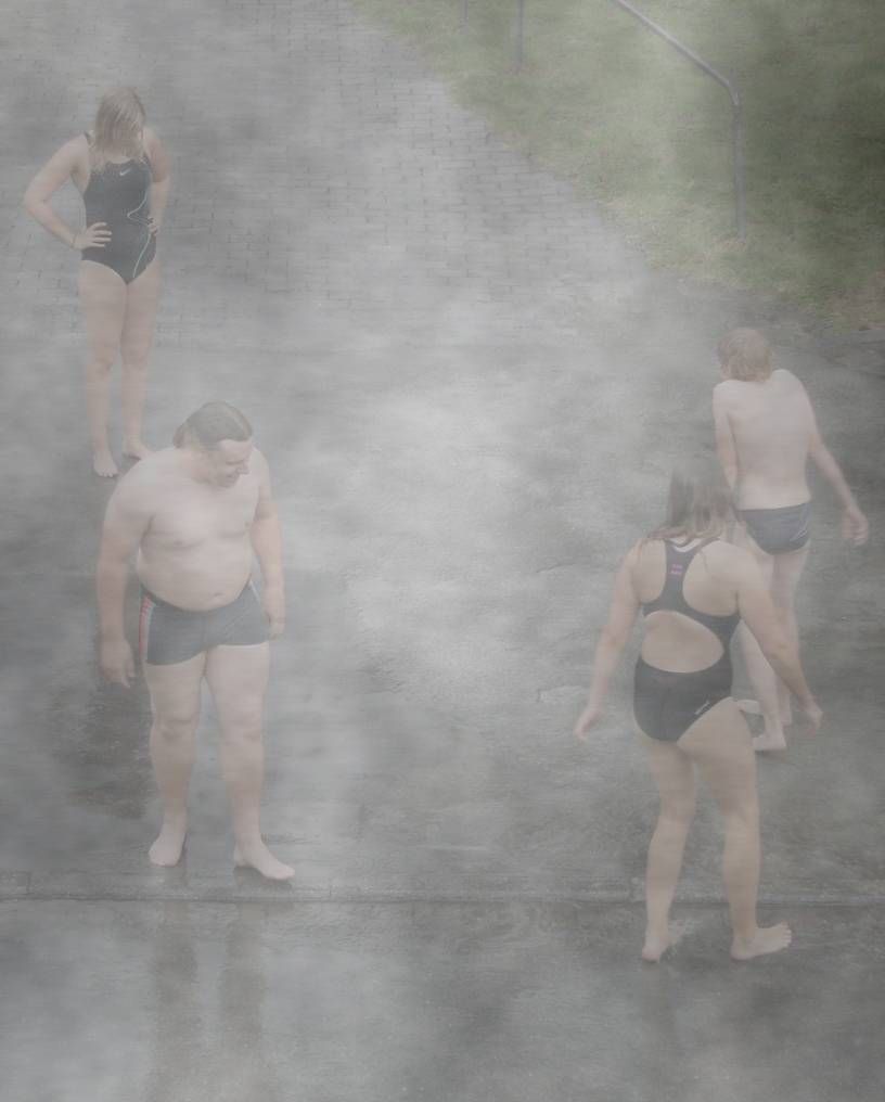 Schwimmer  vergnügen sich im   warmen Wasser
