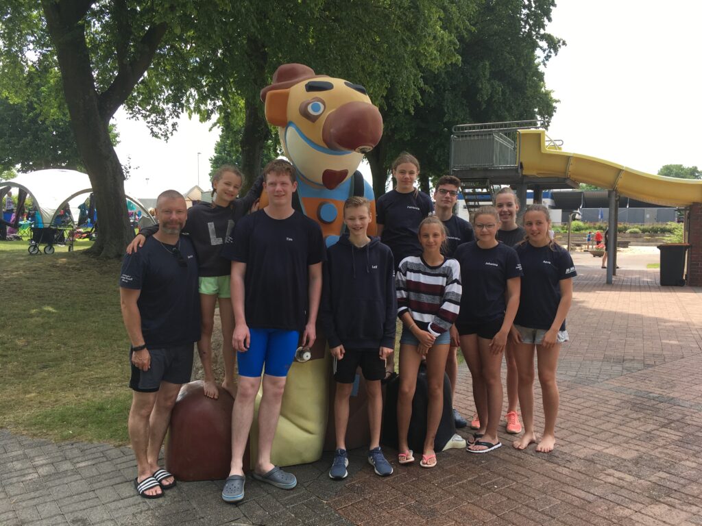 Die Marsberger Schwimmer (es fehlen die beiden Kampfrichter)