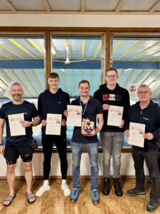Arne, Leif, Basti, Tim und Herbert (Badewannentauchmeister)