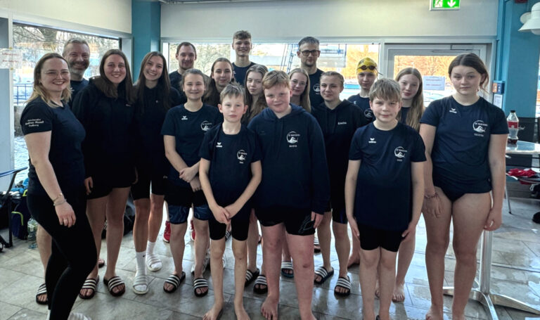 Das Team des SV Marsberg auf dem Neujahrsschwimmfest in Meschede 2025